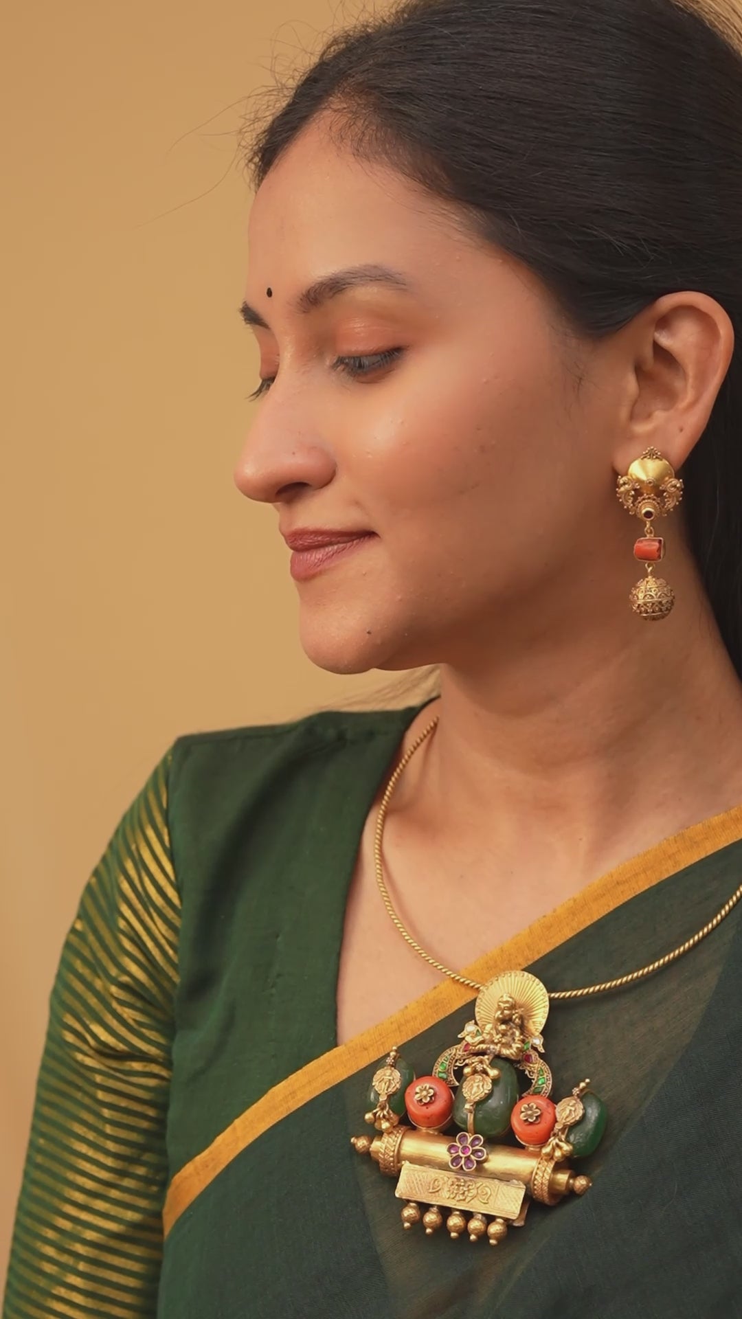 Gold Plated Elegant Kundan Nagas Hasli Necklace